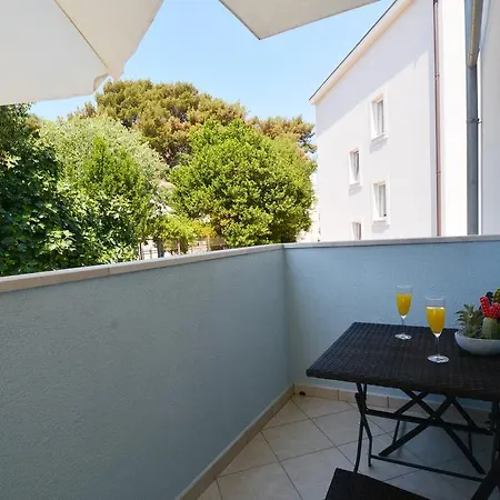 Francesca Apartment Split